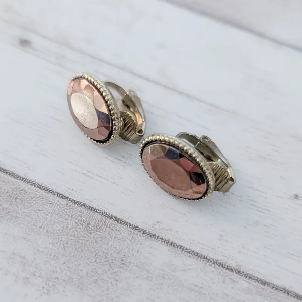 Vintage Clip On Earrings Oval Shape 5/8" Metallic - Fair Condition - Image 5