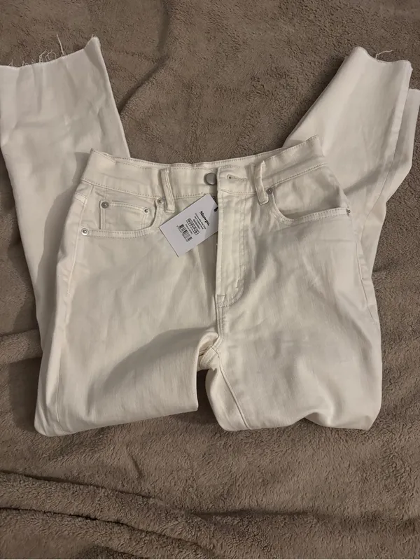 Showpo ELIZENA JEANS Mid Rise Step Hem Cropped Denim Jeans In Ecru size 4 - Image 4