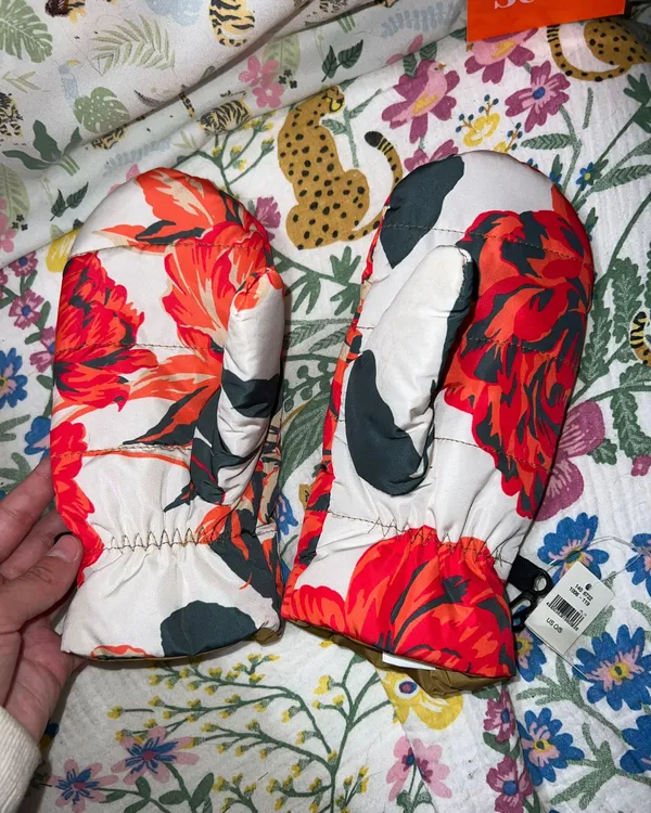 Aerie Gloves - Image 2
