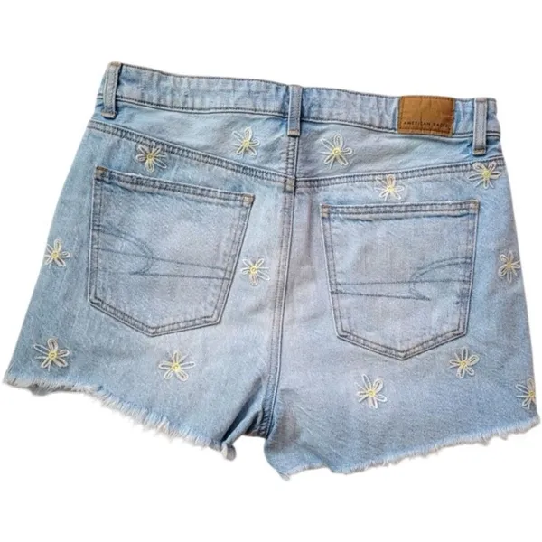 Womens American Eagle Daisy Embroidered Light Rinse Distressed Mom Shorts - Sz 4 - Image 3