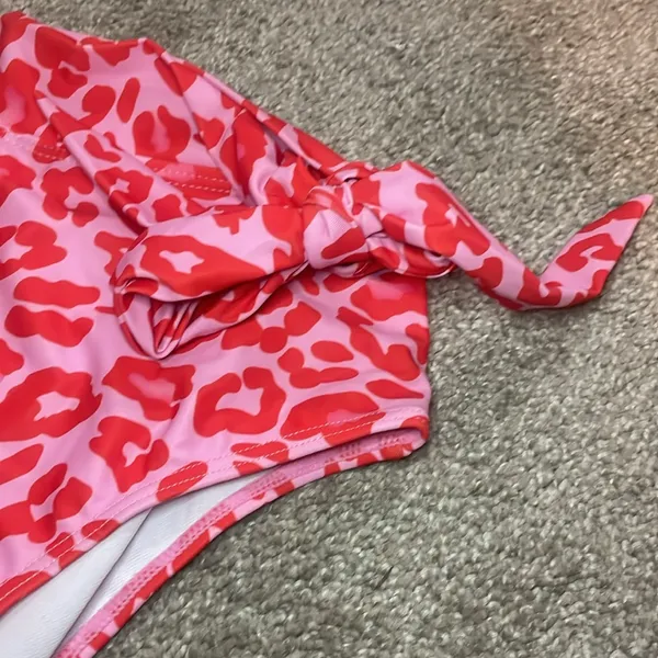 Dokotoo kiss high waisted swim bottoms size Medium hot pink kisses - Image 3