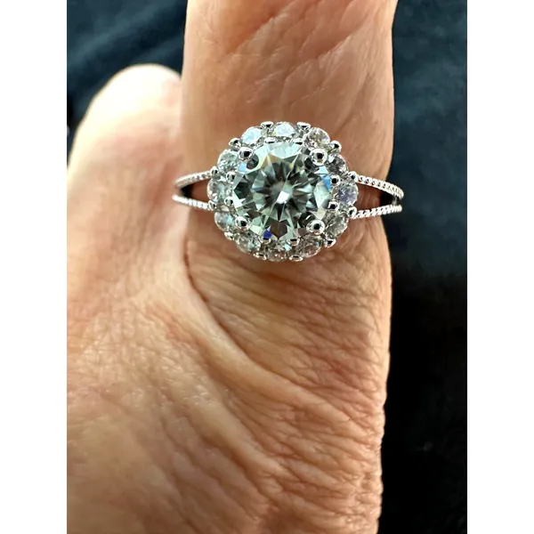 1 carat Moissanite Round Cut Ring with Accents Size 8 - Image 15