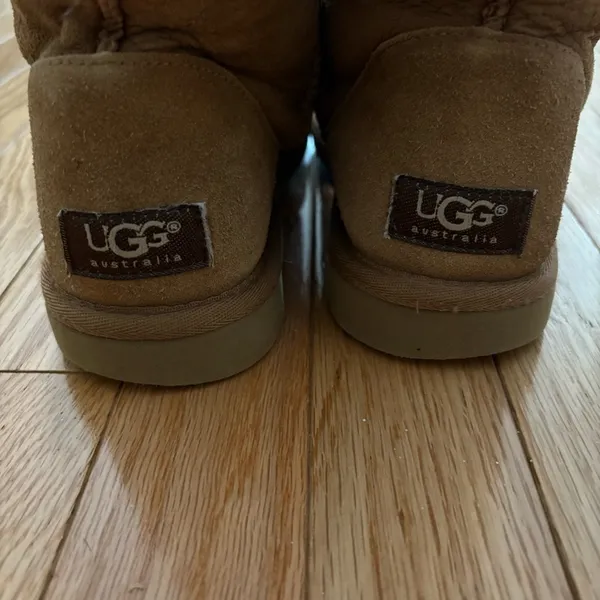 UGG boots, lightly worn Size 6W - Image 7