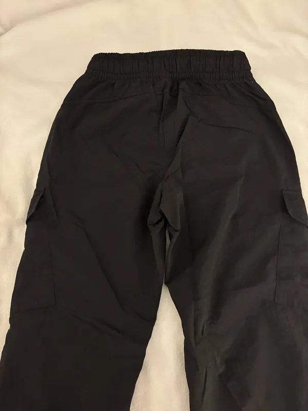 Old Navy Cargo pants - Image 6