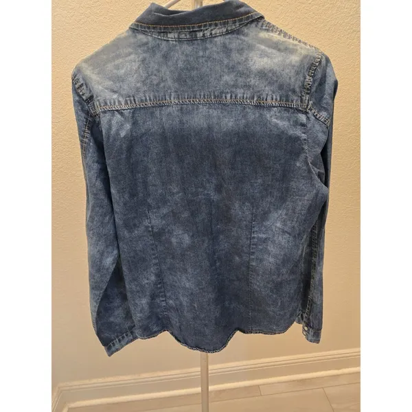 Ashley by 26 International Denim Light Wash Pearl Snap Chambray Western Shirt Y2K - Image 6