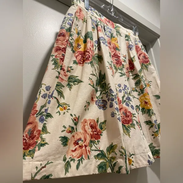 Vintage 90s Cream White Knee-Length A-line Pleated Floral Skirt - Image 2