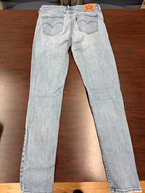 Levi’s 711 Skinny Jeans Size 28 - Image 3