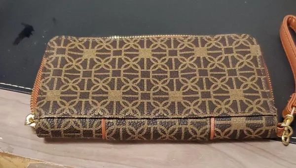 🐻 Time and Tru Wallet Victoria Wristlet Zip Around Wallet Brown - Image 4