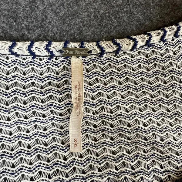 Free People Navy White‎ Zig Zag Knit Peplum Tank Top Crochet Lace Trim Small - Image 5