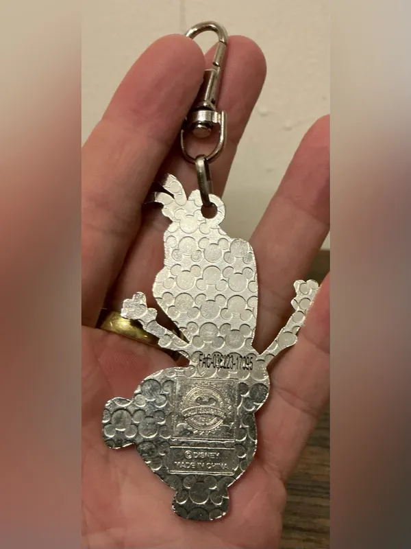 Frozen Sold Out official Disney Parks metal enamel Olaf keychain Keyring Clip - Image 4