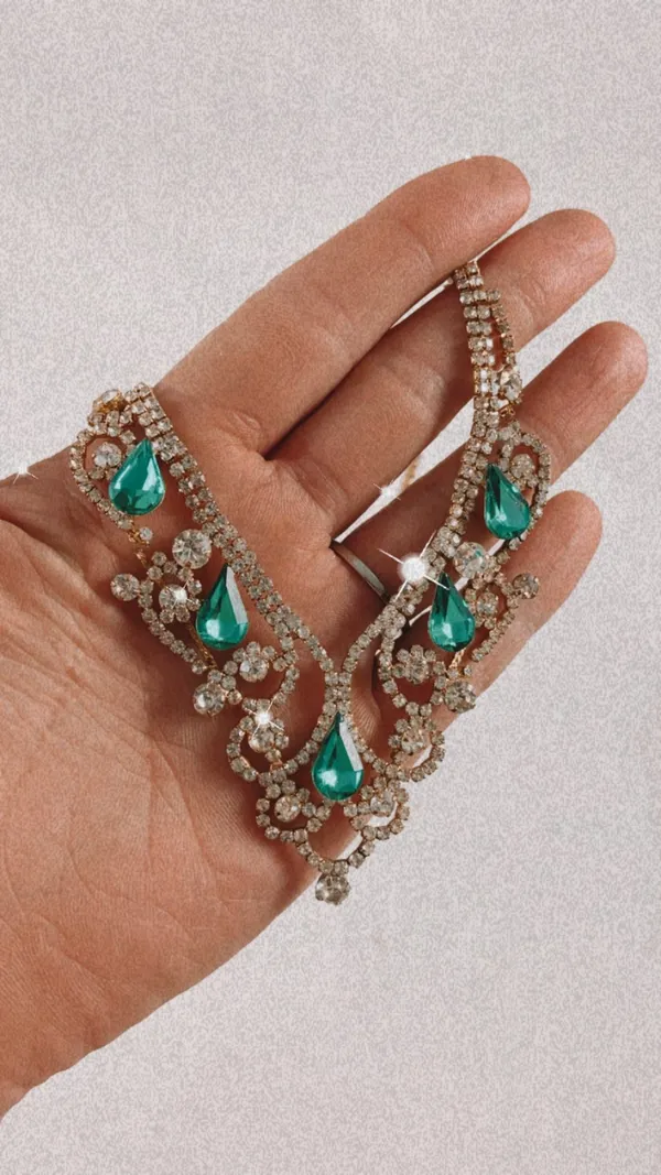 emerald green sparkle 18” chain necklace - Image 3