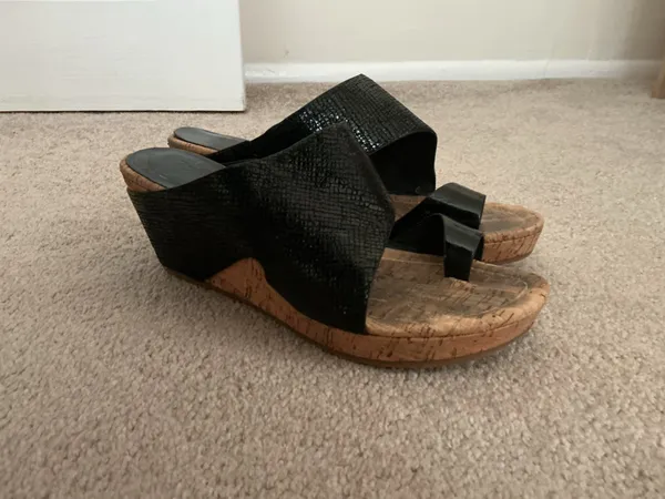 Donald Pliner Asymmetric Cork Wedge Sandals- Black- Sz 8.5 - Image 6