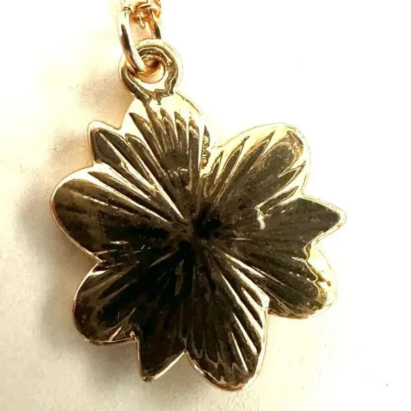 Gold tone flower pendant necklace - Image 6
