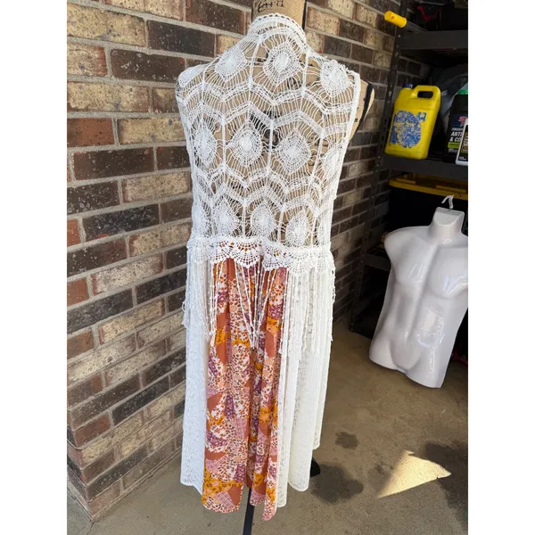 Miss Me Ditzy Floral Duster Vest XS White Lace Floral Fringe Boho‎ Crochet - Image 5