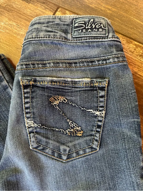 Distressed Suki Silver Jeans Medium Blue Bootcut Jeans size 27 - Image 2