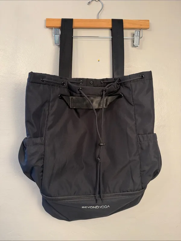 BEYOND YOGA Women's Black Convertible Gym Bag - Image 3