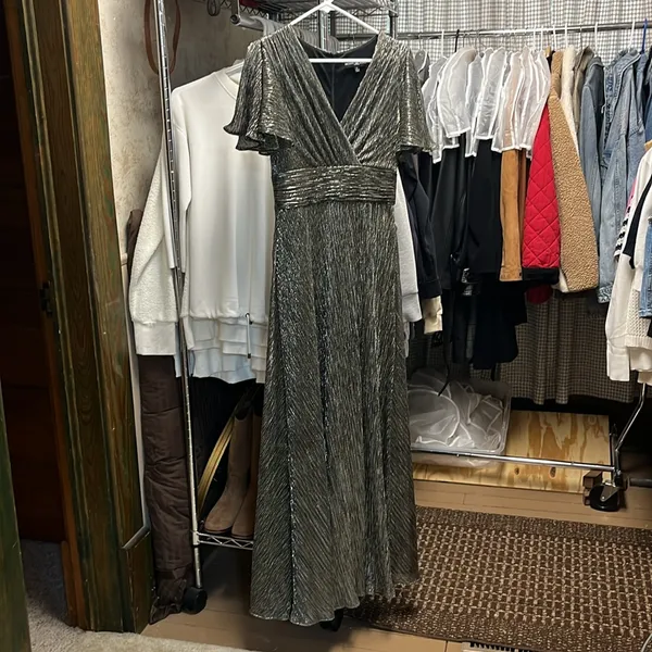Betsy and Adam formal gown, size 6 - Image 12