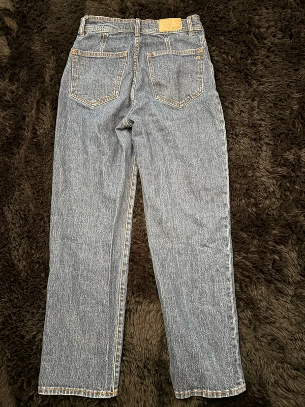 Madewell Straight-Leg Women's Jeans in Medium Blue Wash - Image 2