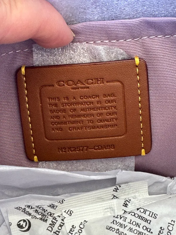 Coach CDA98 Patent Debossed Signature Teri Shoulder Bag Crossbody Light Violet - Image 12