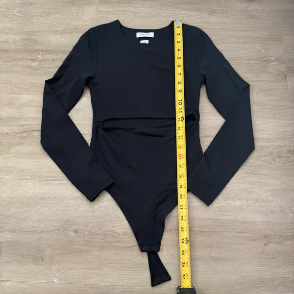 Aritzia Babaton SEGOVIA BLACK CUT OUT CONTOUR BODYSUIT - Image 4