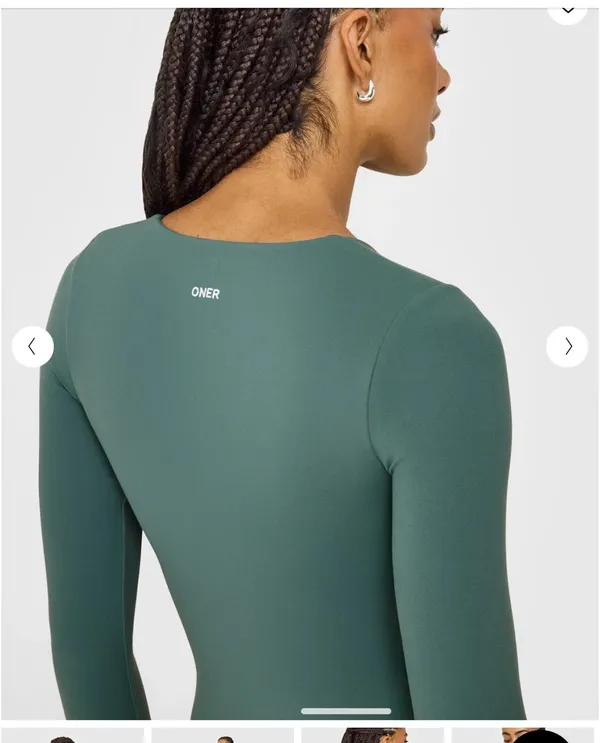 Oner Active SOFTMOTION™ SCOOP NECK LONG SLEEVE TOP WITH BUILT IN BRA SHELF WITH WHITE LOGO - Image 2