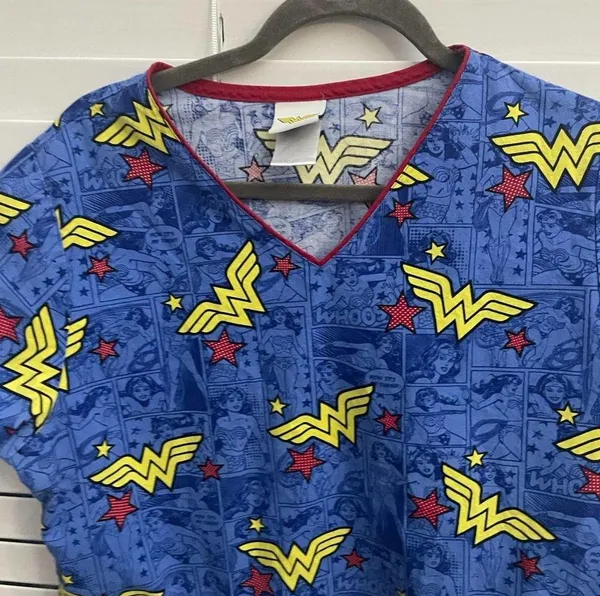 Wonder Woman scrub top medium Blue - Image 6