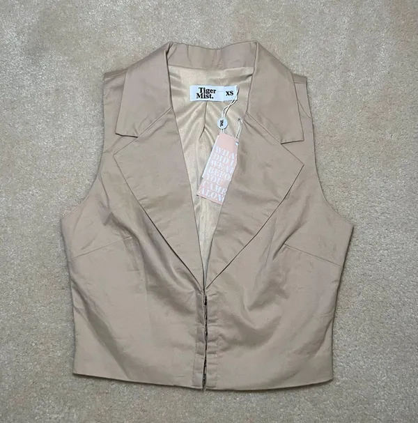 Tiger Mist NWT Zoey XS Tan Top - Image 2