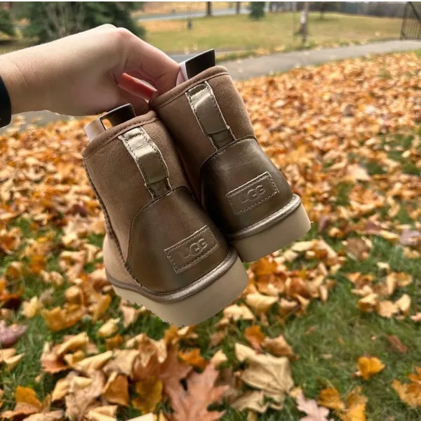 New authentic UGG Tan and Gold Ankle Boots size 8 - Image 5