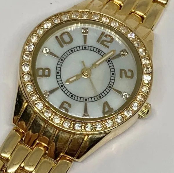 Women’s quartz analog gold tone wrist watch 28mm pearl dial 7”-7.5” running - Image 2