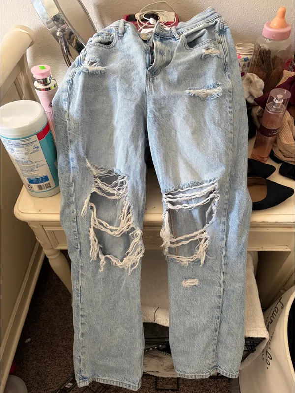 American Eagle Mom Jeans - Image 2