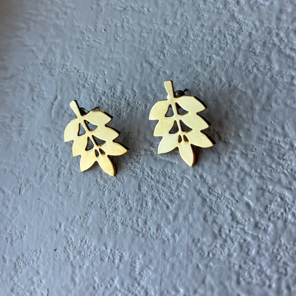 Gold leaf earrings - Image 2