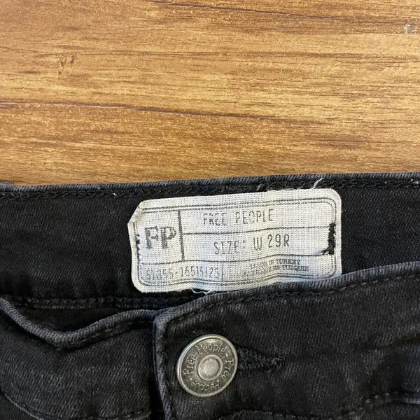 Free People Woman size W 29R Black Skinny Denim Jegging Jeans Distressed - Image 3