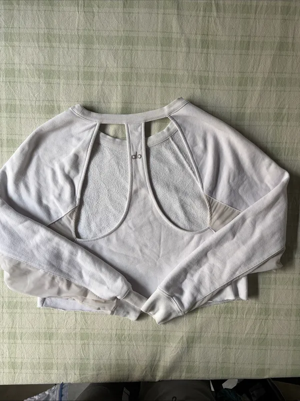 Alo Yoga Women's Cropped Long-Sleeve Pullover Top - White - Image 7