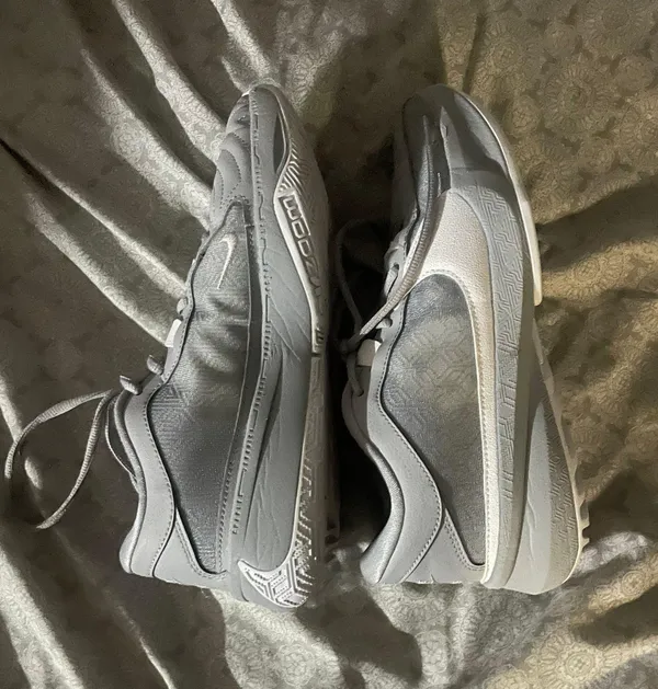 Nike Basketball Shoes - Image 3