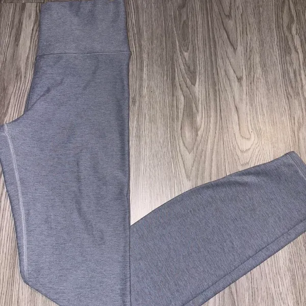 Vuori Women's Clean Elevation Heather Gray Leggings - Image 2