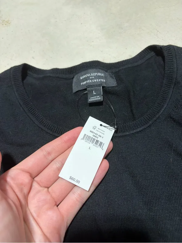 Banana republic NWT forever Classic Black Crewneck Sweater large MSRP$60 - Image 3