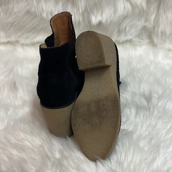 Urban Outfitters Black Suede Posey Gumsole Boots D21‎ - Image 10