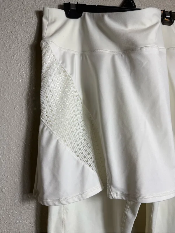 Tuckernuck Sport White‎ Eyelet 2-in-1 Tennis Skort with Capri Leggings Size M - Image 3