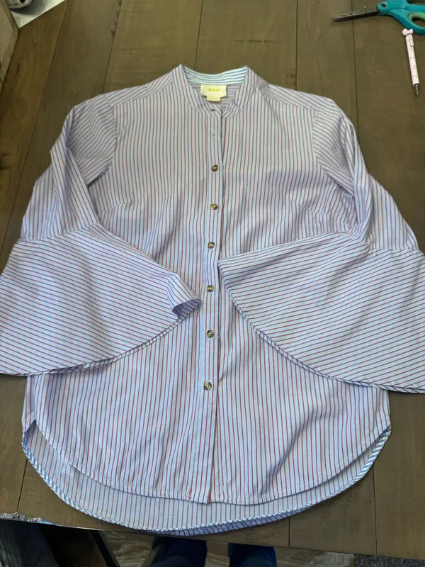 Anthropologie Maeve Size 2 XS Bell-Sleeve Poplin Buttondown Shirt - Image 2