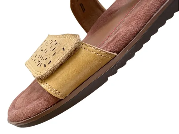 EUC Cobb Hill Leather Sandals Size 8.5 - Image 4
