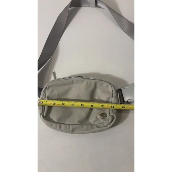Lululemon Belt Bag Womens One Size Gray Everywhere Crossbody Fanny Pack Nylon‎ - Image 7