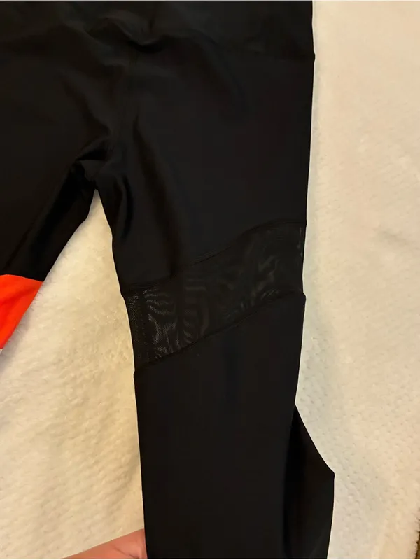 Nike 3/4 length Women’s Black, Orange & White Athletic Leggings Size Medium - Image 7