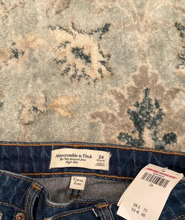Abercrombie & Fitch Curve Love 90s Relaxed Jean - Image 3