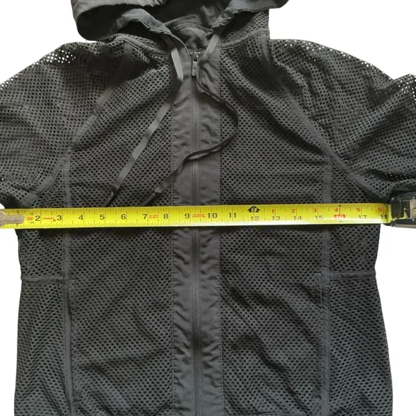 Lululemon mesh on mesh jacket black full zip hooded size 4 - Image 4