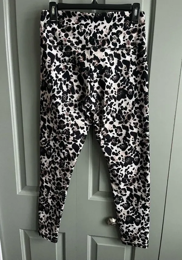 Balance Collection aka Marika High Rise Tummy Control Legging Sz L Leopard Print - Image 2