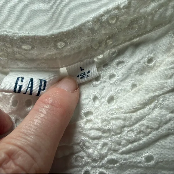 Gap Womens Embroidered White Ruffle Sleeveless Top Blouse Eyelet Size Large - Image 7