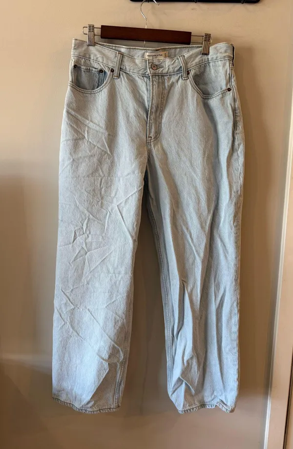 Abercrombie & Fitch High Rise Loose Jeans - Image 6