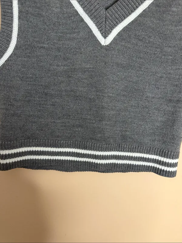 H&M Gray V-Neck Knit Sweater Vest with White Trim - Image 4
