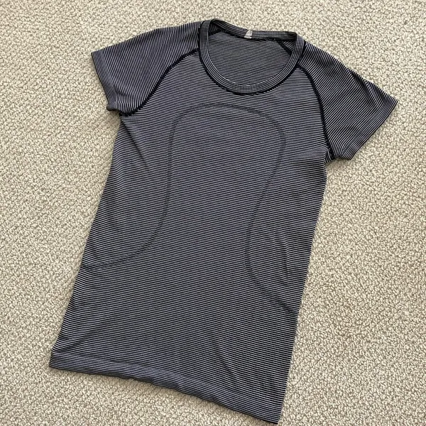 LULULEMON Swiftly Tech Short Sleeve Crew T-Shirt 6 Hyper Stripe Black Like New - Image 3