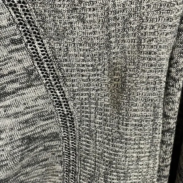 Lululemon Breeze Easy Wrap in Heathered Light Grey & Deep Coal - Image 7